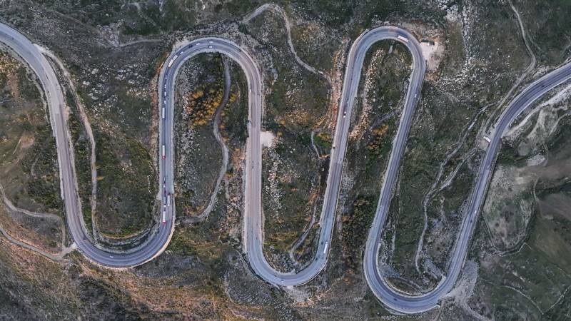 4 dakikada iklim değiştiriyor, Konya'yı Antalya'ya bağlıyor: Kıvrımlı yolu dronla görüntülendi 1