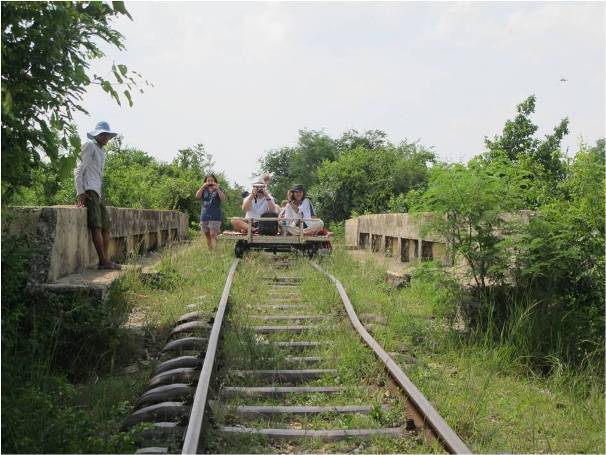 Dünyanın en sıra dışı ulaşım araçları! 9
