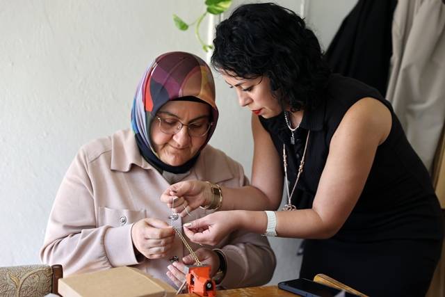 Konya’da minik tellerle büyük iz bırakıyor 3