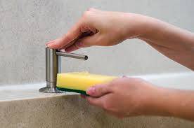 Bulaşık süngerini çöpe atmayın! Buzdolabında işe yarıyor 2