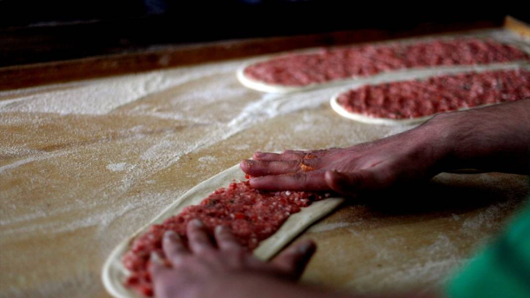 Konya’nın meşhur lezzetini bu tarifle artık evde yapabilirsiniz! İşte taş fırın tadında... 2