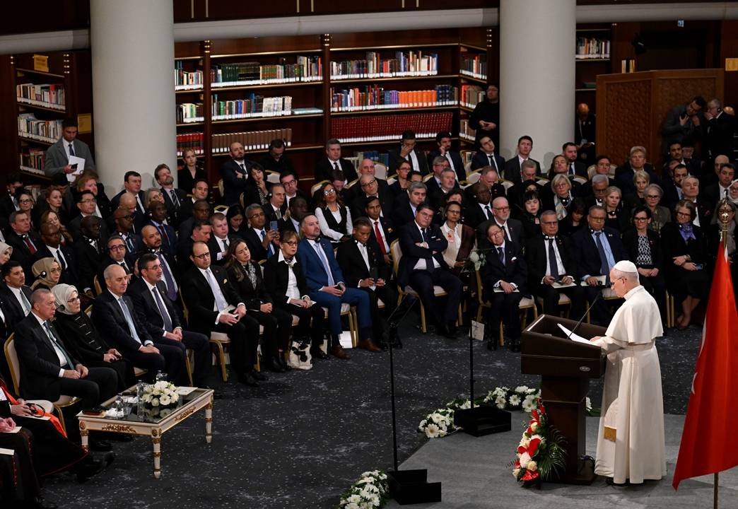 Papa 14. Leo'nun ilk resmi yurt dışı durağı Türkiye oldu 15