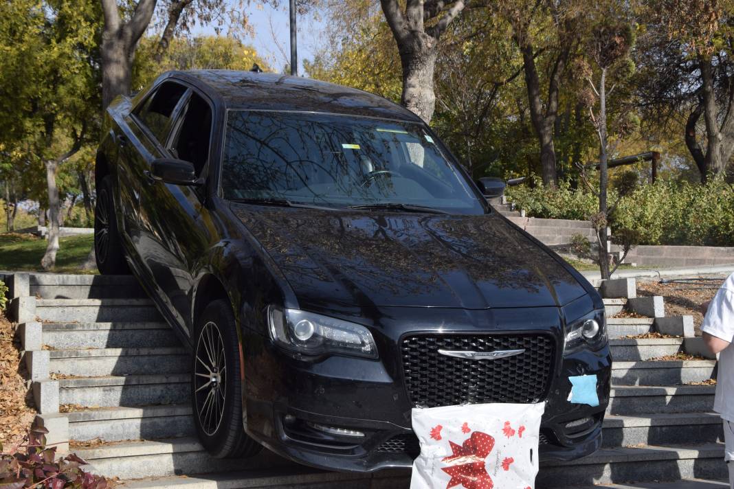 Konya’daki Konsolosun aracı Alaeddin Tepesi’nden aşağı uçtu! 5