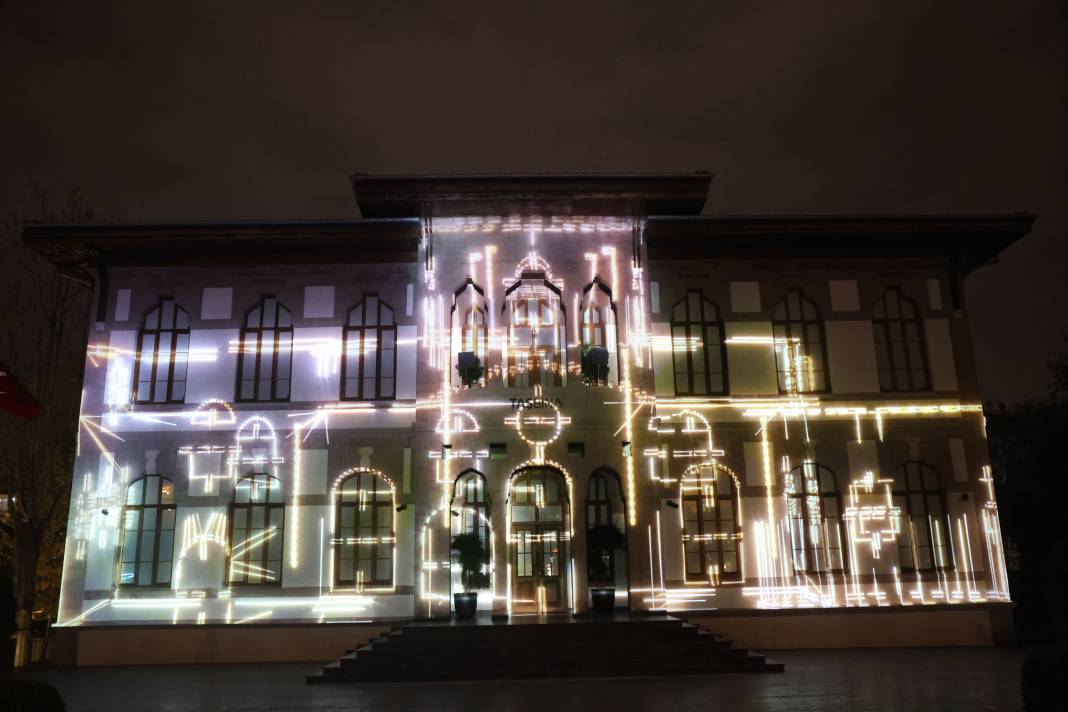 Konya’nın simgesi Taş Bina, teknolojiyle dev ekrana dönüştü! 4