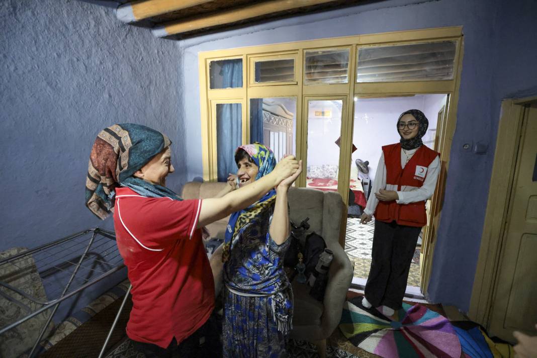 Konya’da Baba–Kızın yüzünü güldüren Kızılay sürprizi! 2