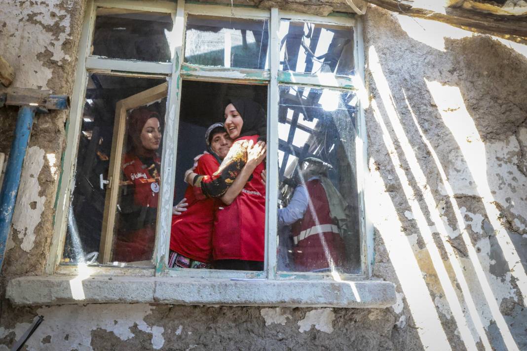 Konya’da Baba–Kızın yüzünü güldüren Kızılay sürprizi! 3