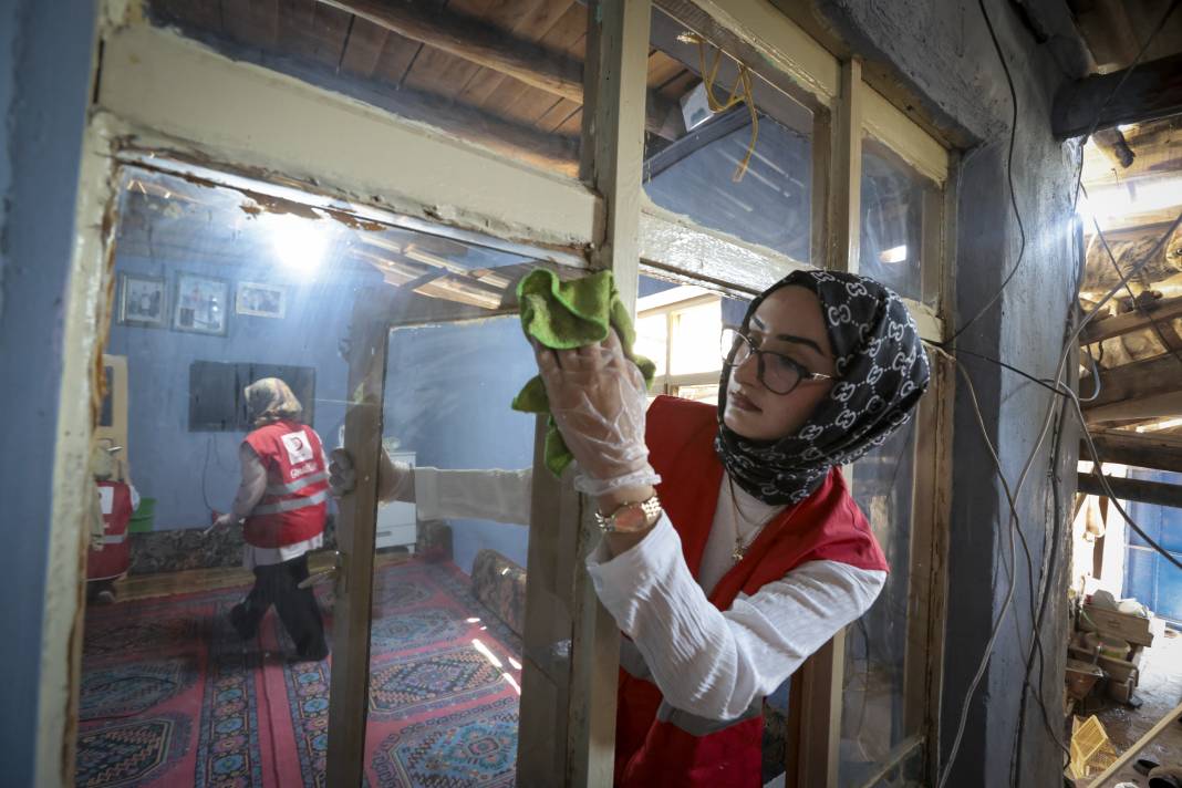 Konya’da Baba–Kızın yüzünü güldüren Kızılay sürprizi! 6