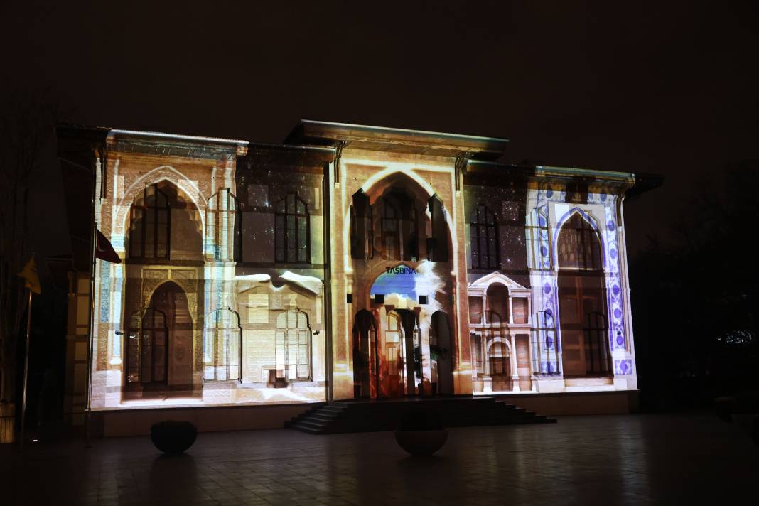 Konya’nın simgesi Taş Bina, teknolojiyle dev ekrana dönüştü! 3