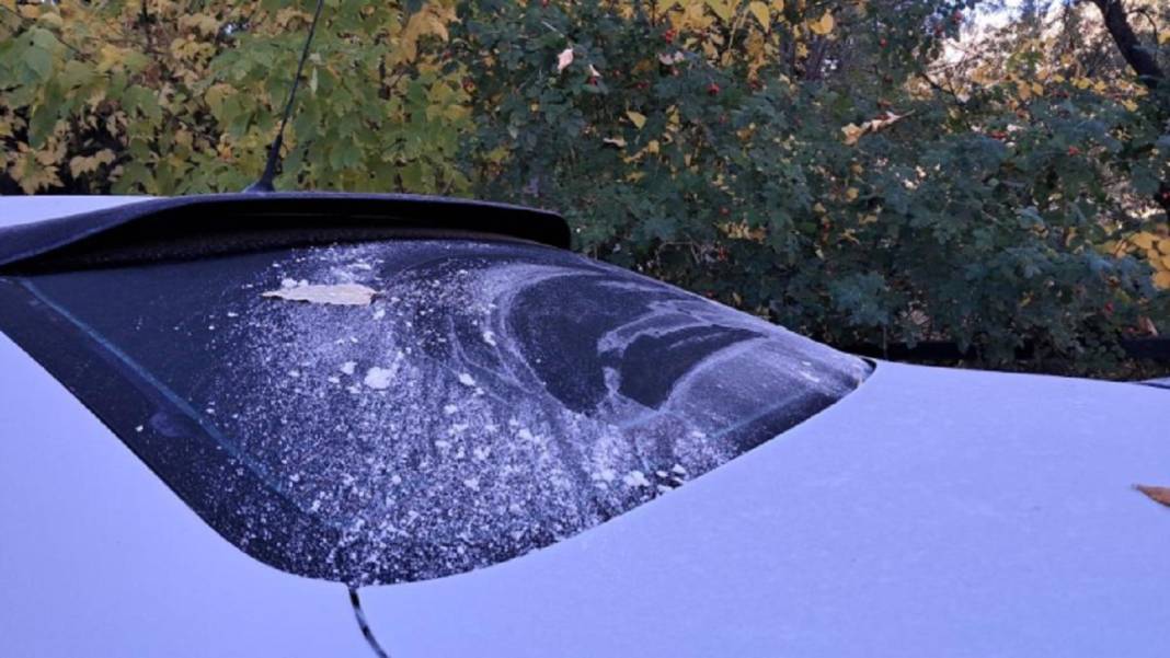 Sabahları buz tutan araç camlarına pratik çözüm: İşte camlarınızı kolayca temizlemenin yolu! 6