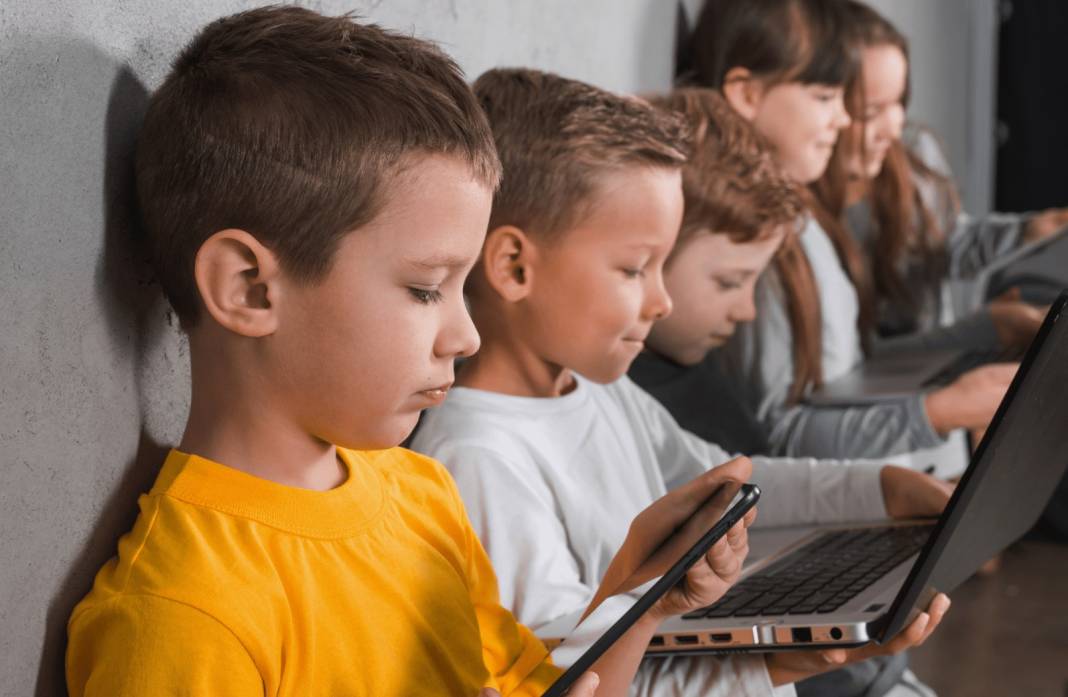 İnternet bağımlısı çocuğa nasıl davranılmalı? 1