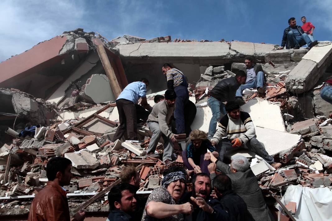 Türkiye, 2011'deki depremde Van için tek yürek oldu 1