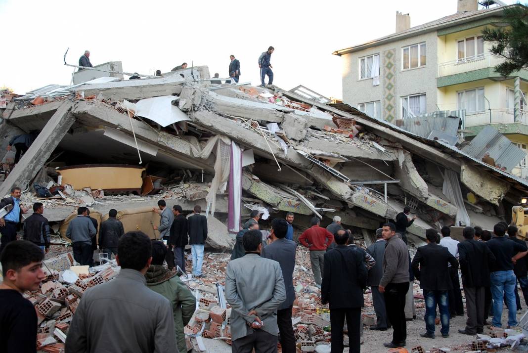 Türkiye, 2011'deki depremde Van için tek yürek oldu 10