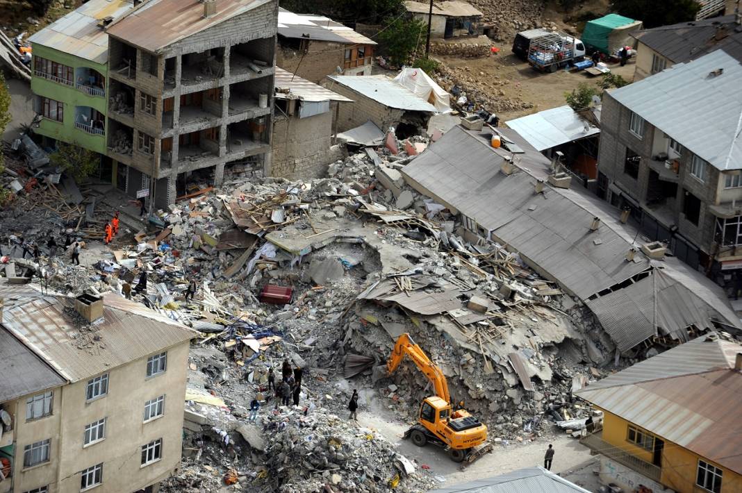 Türkiye, 2011'deki depremde Van için tek yürek oldu 16