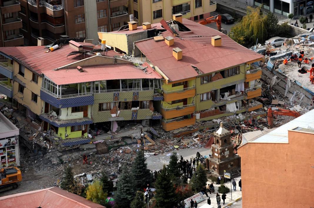 Türkiye, 2011'deki depremde Van için tek yürek oldu 17