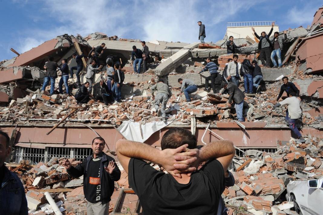Türkiye, 2011'deki depremde Van için tek yürek oldu 2