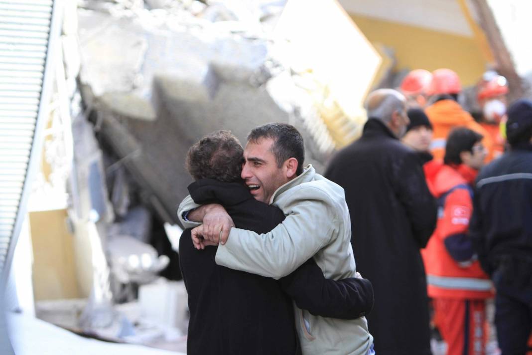 Türkiye, 2011'deki depremde Van için tek yürek oldu 4