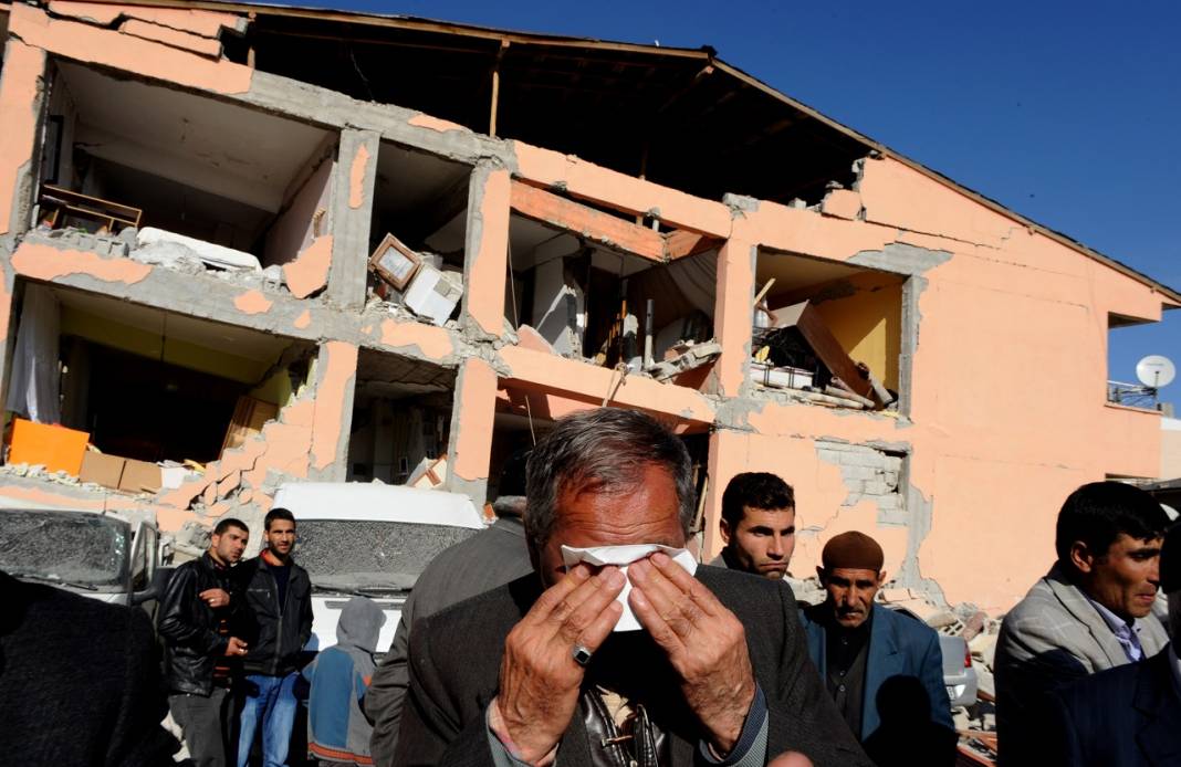 Türkiye, 2011'deki depremde Van için tek yürek oldu 6