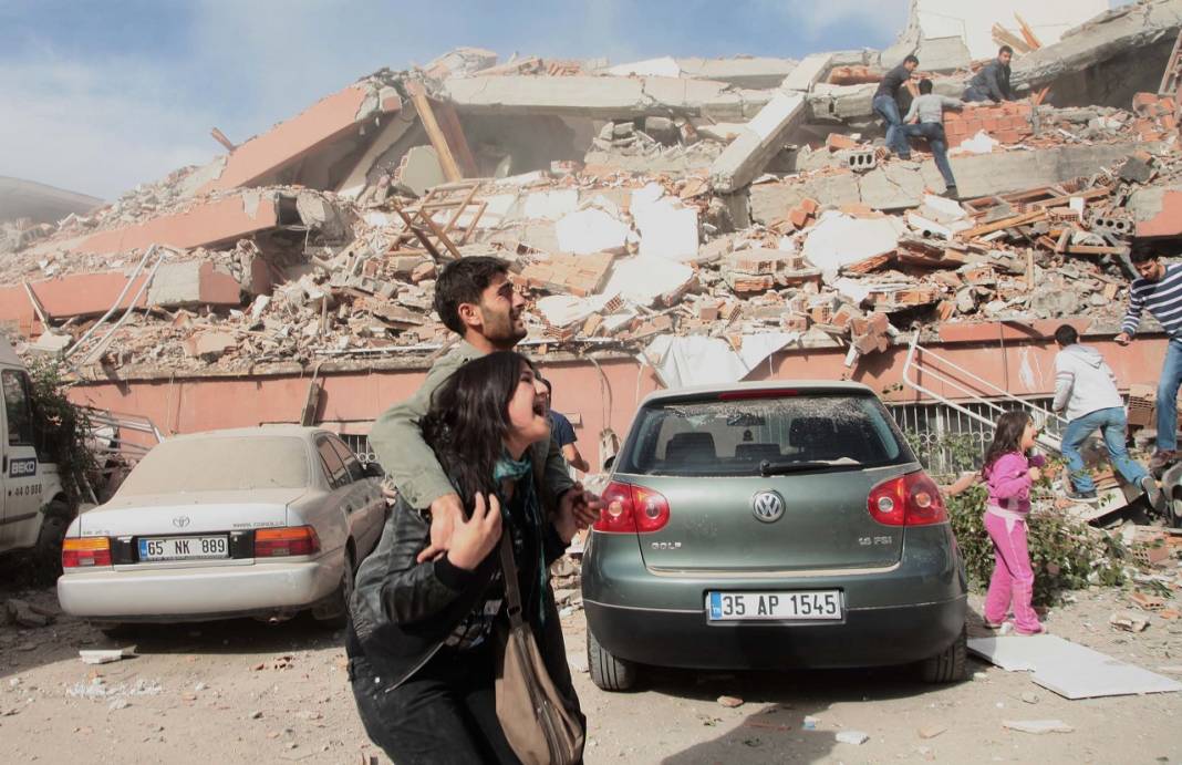 Türkiye, 2011'deki depremde Van için tek yürek oldu 7