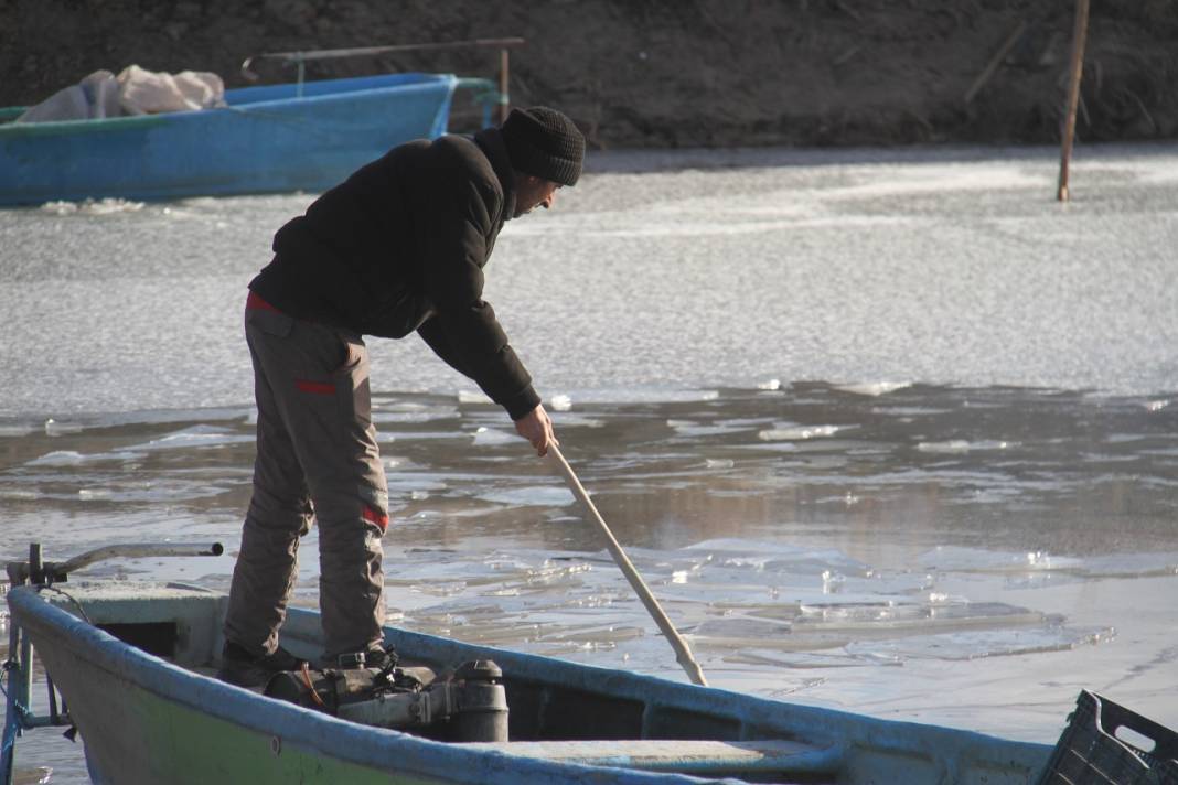 Beyşehir Gölü'nde dondurucu soğuk gölü kilitledi 11