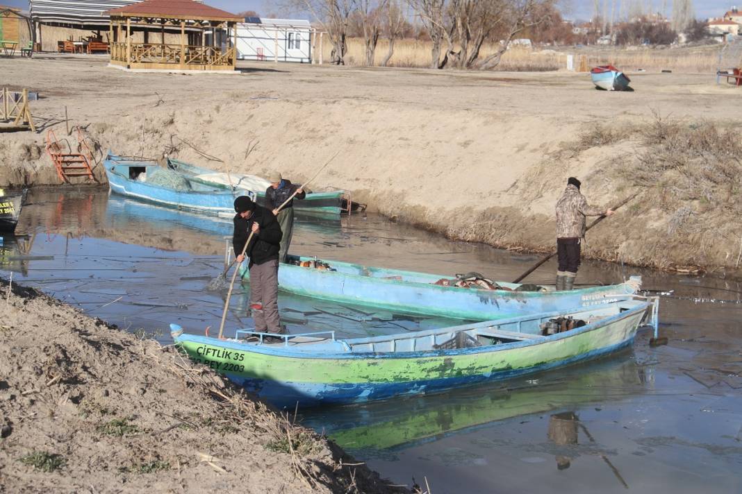 Beyşehir Gölü'nde dondurucu soğuk gölü kilitledi 10
