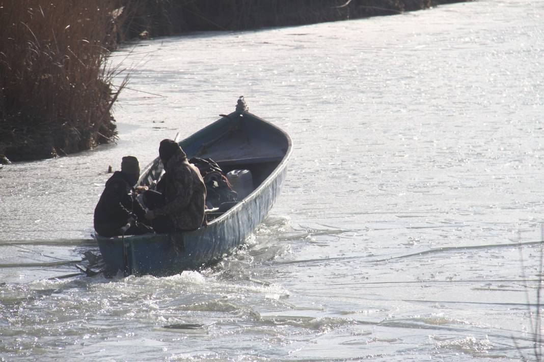 Beyşehir Gölü'nde dondurucu soğuk gölü kilitledi 9