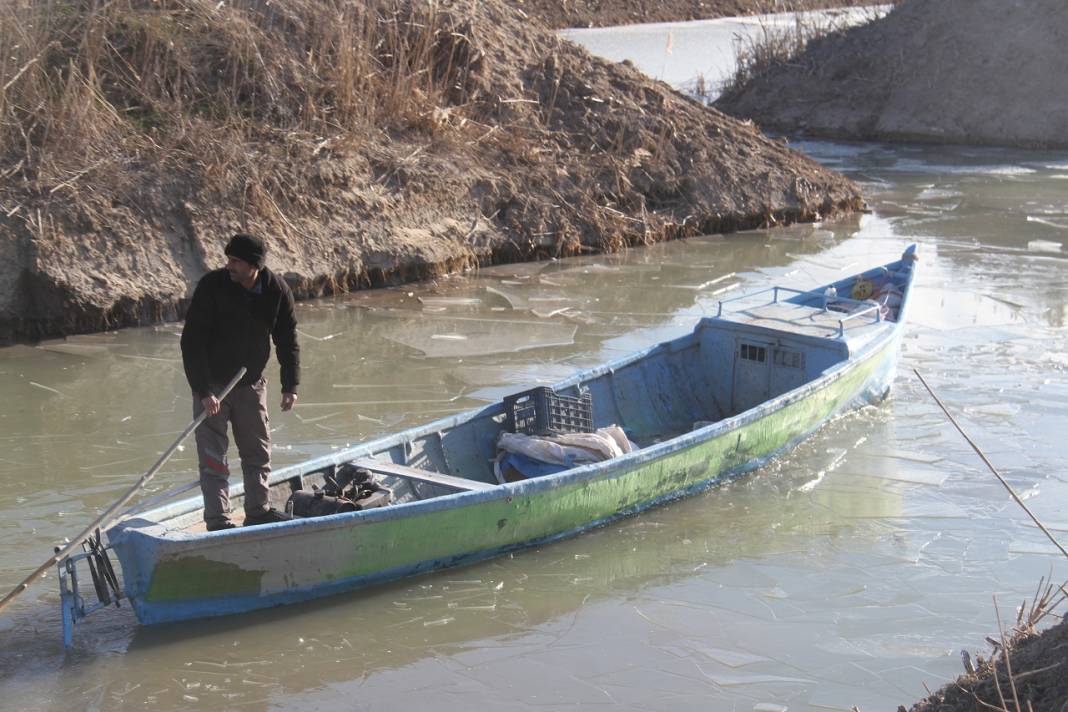 Beyşehir Gölü'nde dondurucu soğuk gölü kilitledi 4