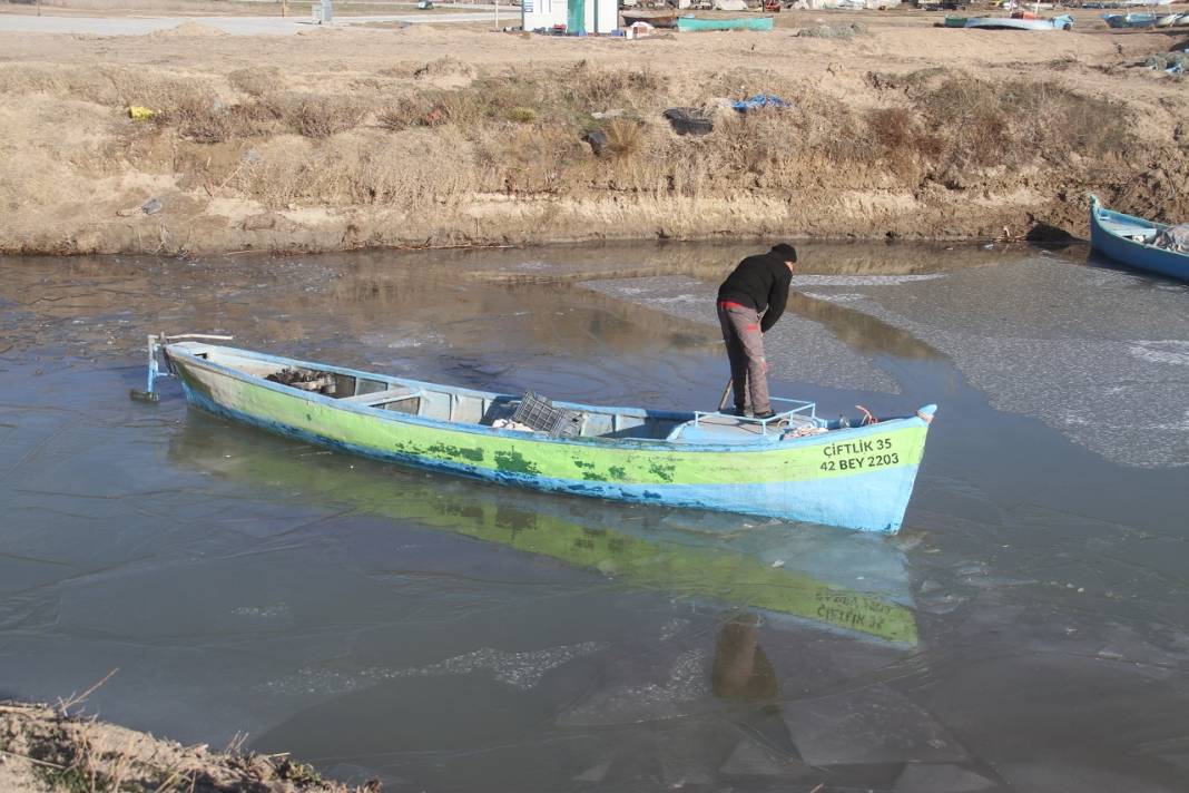 Beyşehir Gölü'nde dondurucu soğuk gölü kilitledi 5