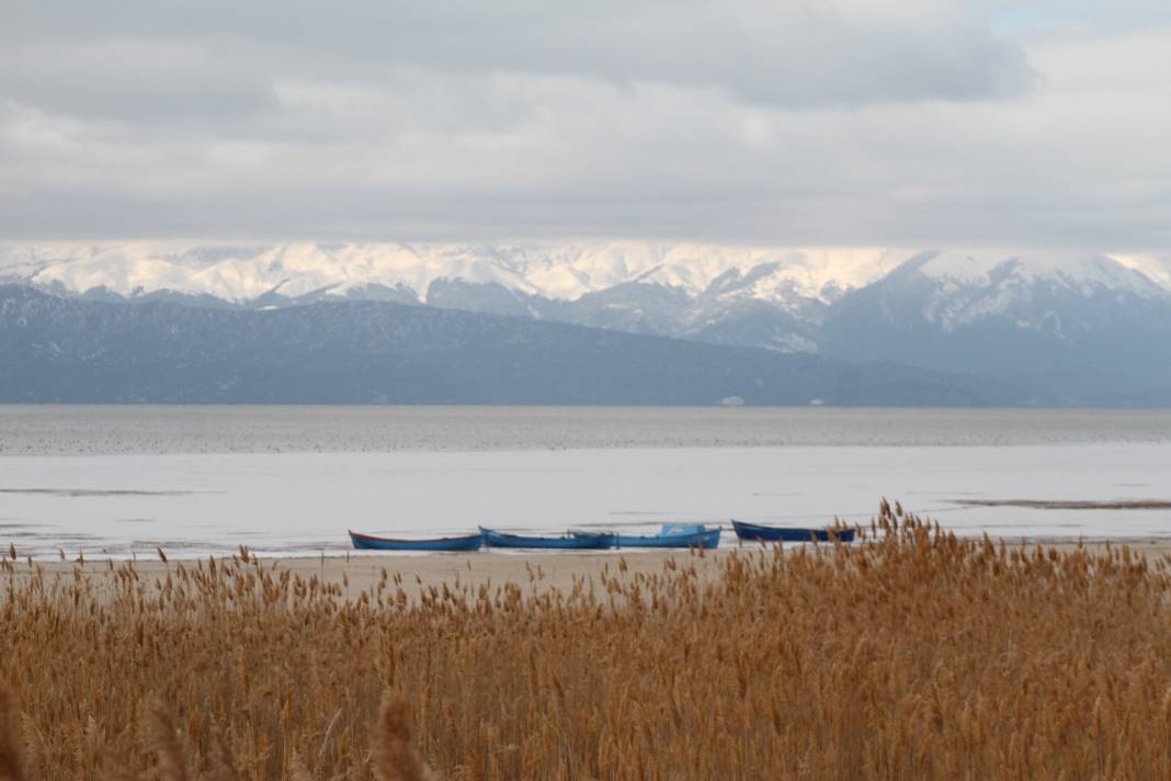 Beyşehir Gölü'nde dondurucu soğuk gölü kilitledi 1