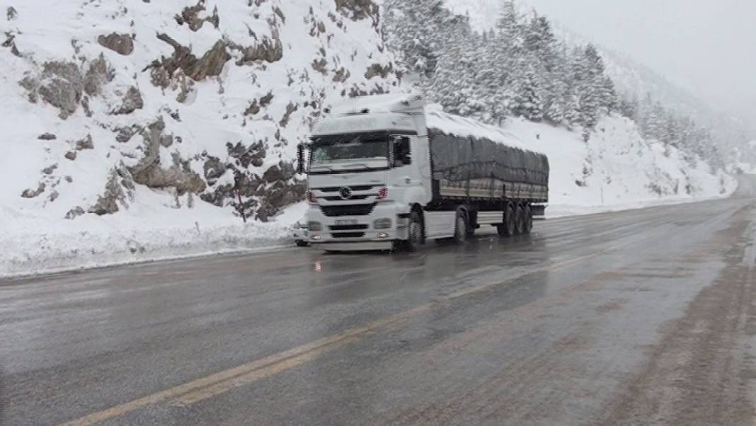 Konya’yı Antalya’ya bağlayan yolda kar alarmı! 5