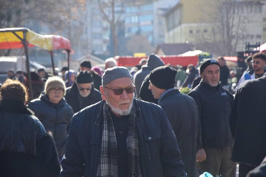 Konyalı pazarcı: 10 liraya satıyoruz almıyorlar, 50 liraya satıyoruz pahalı diyorlar! 5