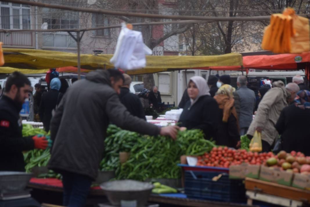 Antalya’yı sel vurdu, Konya pazarını zamlar vurdu! İşte Konya'da ateş pahası pazar fiyatları... 11