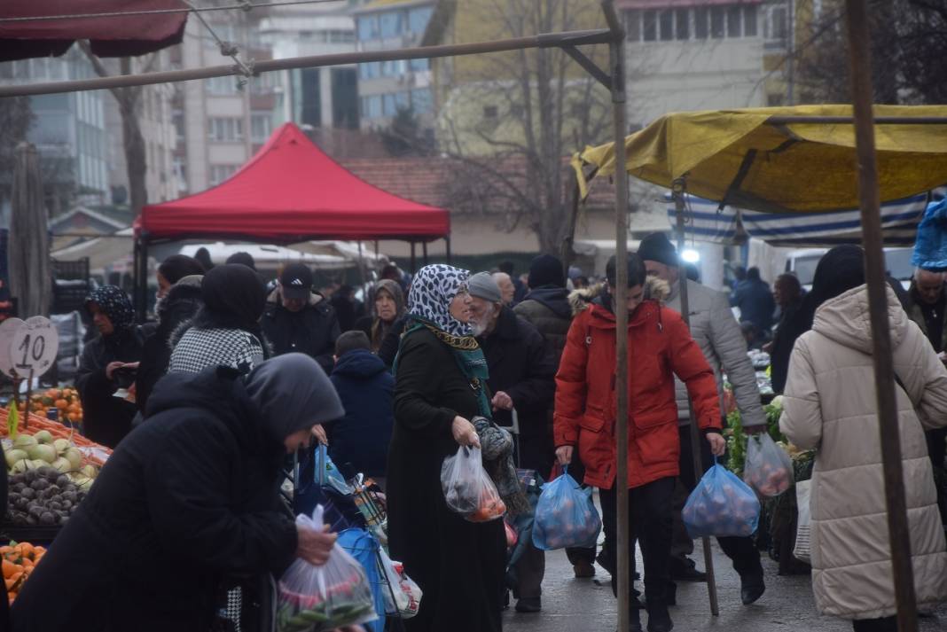 Antalya’yı sel vurdu, Konya pazarını zamlar vurdu! İşte Konya'da ateş pahası pazar fiyatları... 9