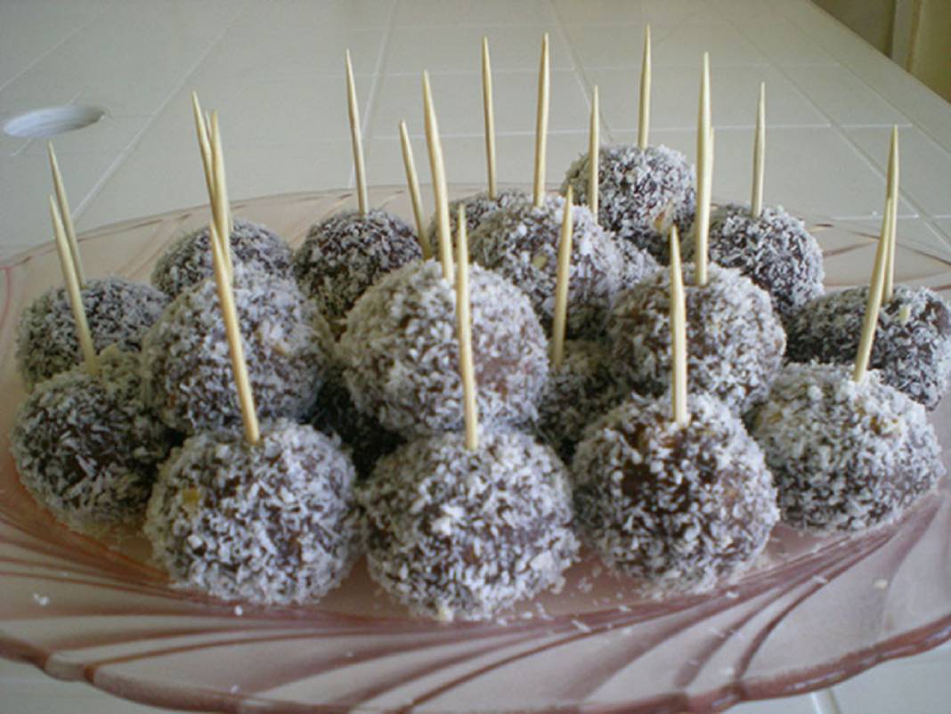 Sosyal medyada patladı! Hindistan cevizli enerji topları olay oldu 5