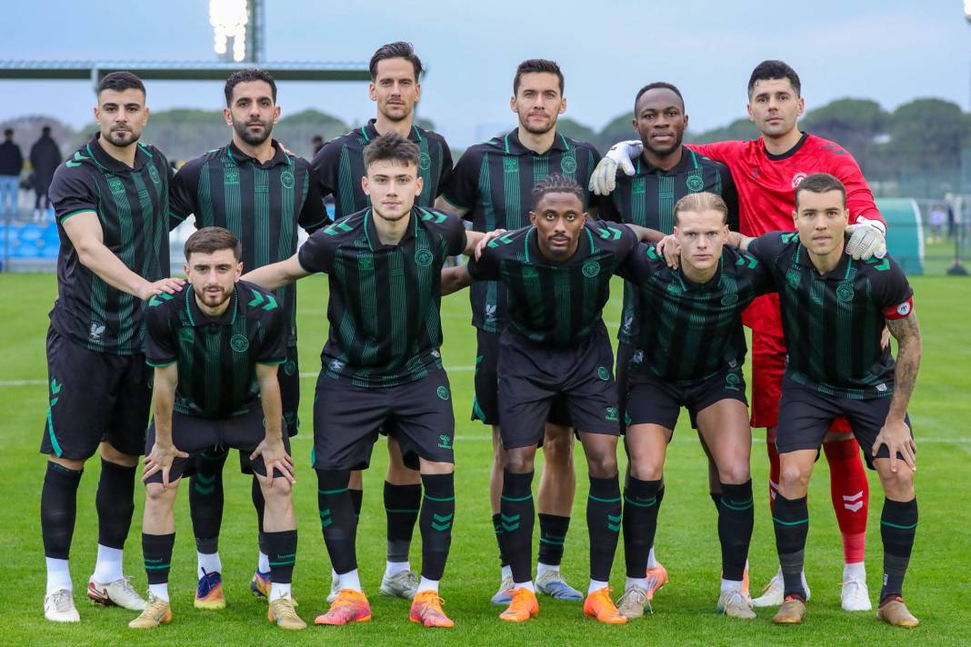 Konyaspor'da Marco Jevtovic taraftarla seslendi 5