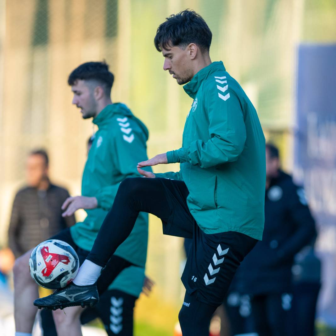 Konyaspor'da Marco Jevtovic taraftarla seslendi 2