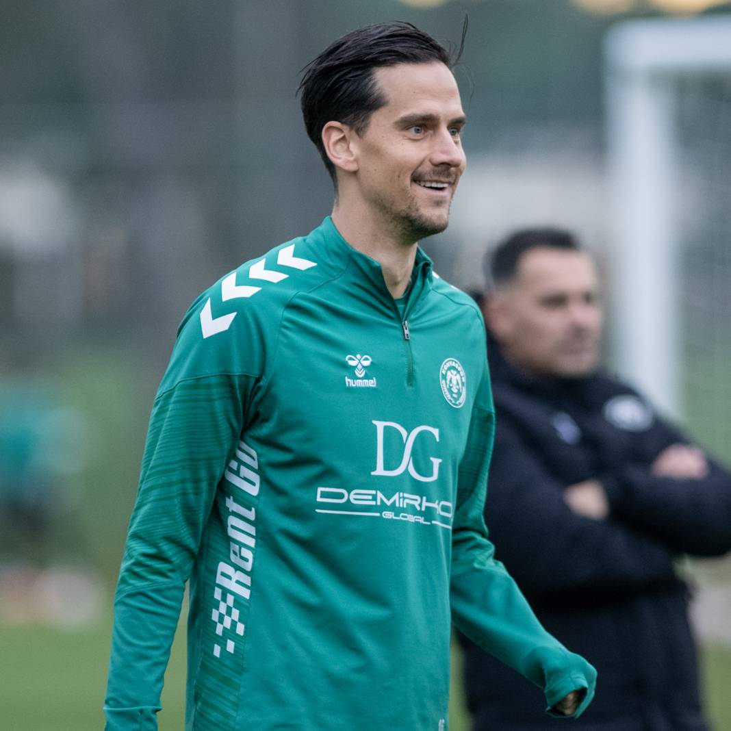 Konyaspor'da Marco Jevtovic taraftarla seslendi 3
