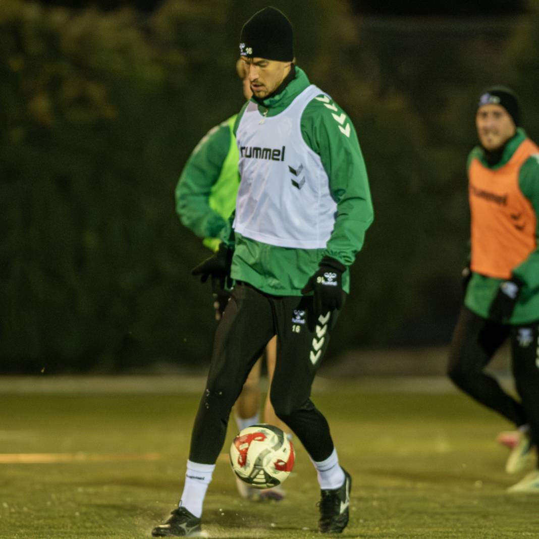 Konyaspor'da Marco Jevtovic taraftarla seslendi 4