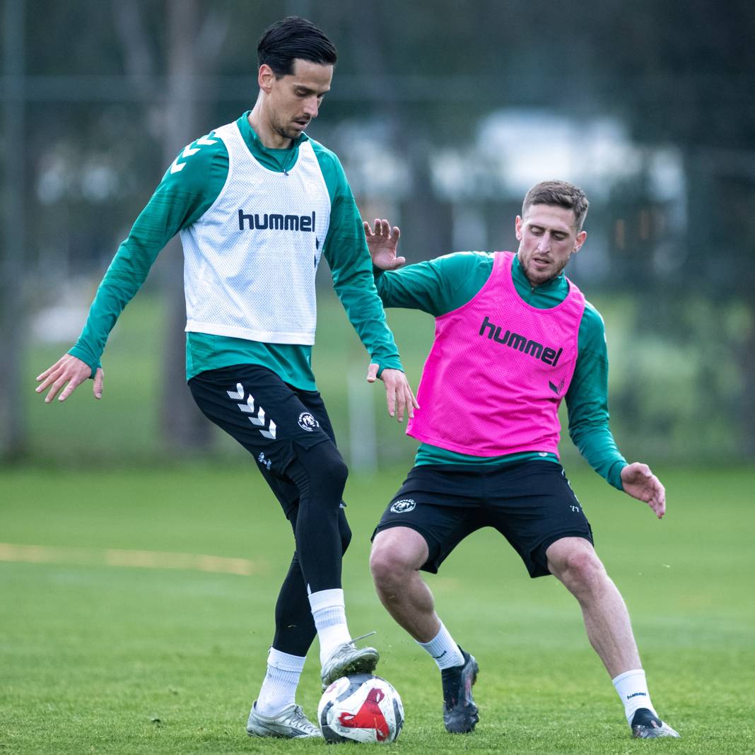 Konyaspor'da Marco Jevtovic taraftarla seslendi 1