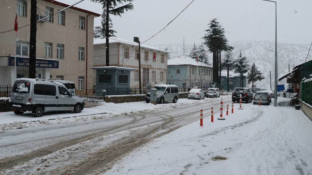 Kar, Konya’yı yine kuşattı: İlçelerde çok, merkezde yok! 9