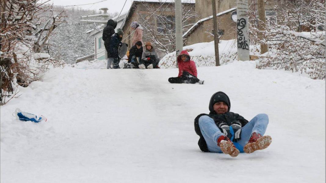 Kar, Konya’yı yine kuşattı: İlçelerde çok, merkezde yok! 7