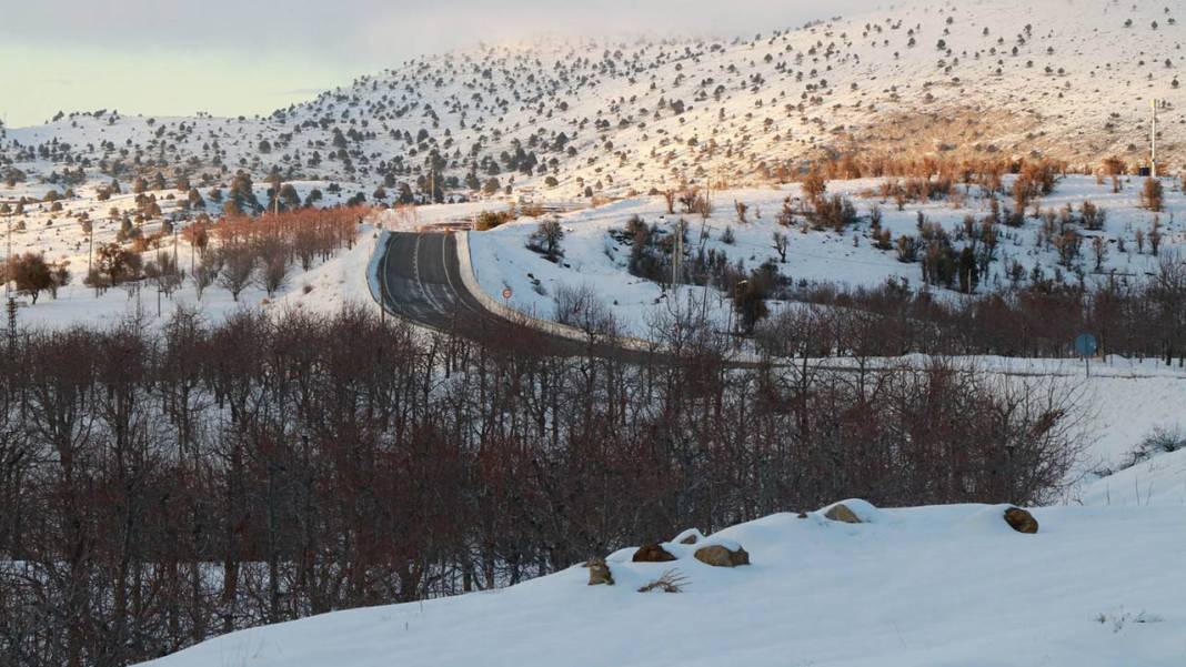Kar, Konya’yı yine kuşattı: İlçelerde çok, merkezde yok! 4