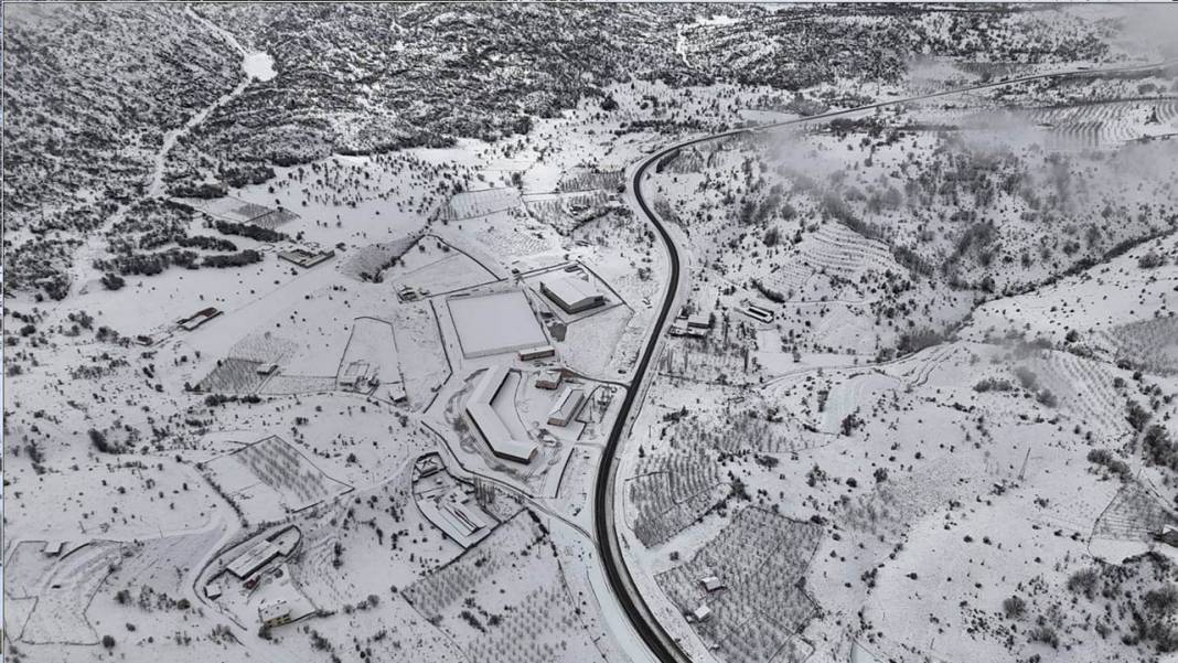 Kar, Konya’yı yine kuşattı: İlçelerde çok, merkezde yok! 2