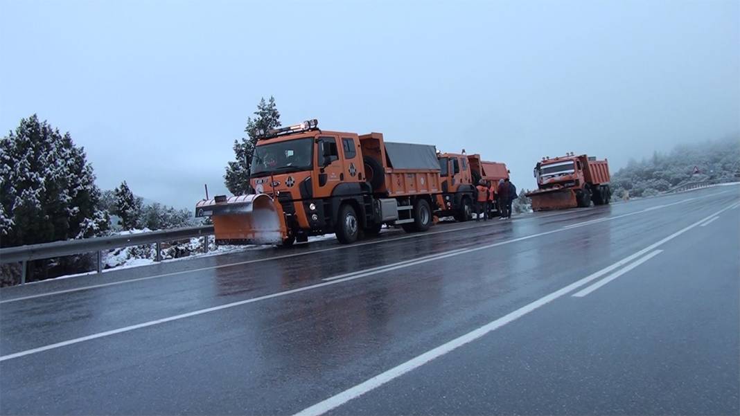 Konya-Antalya yolu beyaz bereketle kaplandı: Ekipler dur durak bilmiyor 8