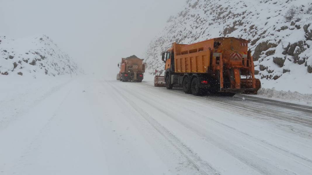 Konya-Antalya yolu beyaz bereketle kaplandı: Ekipler dur durak bilmiyor 9