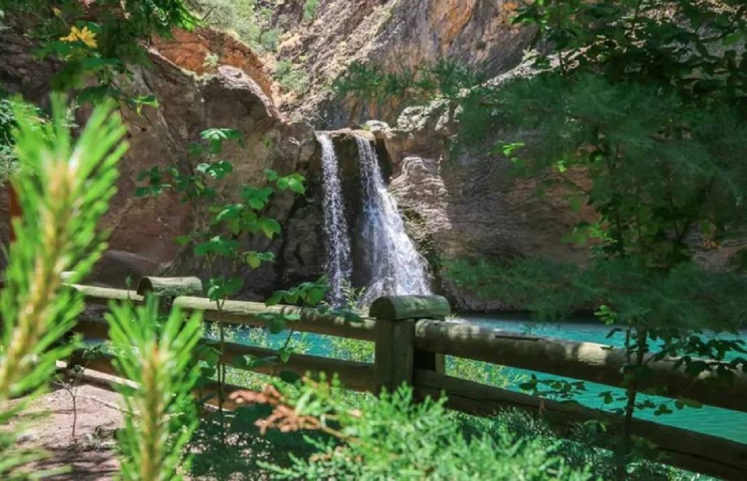 Torosların artık gizli olmayan cenneti: Konya'daki şelaleyi bir de kışın görün 4