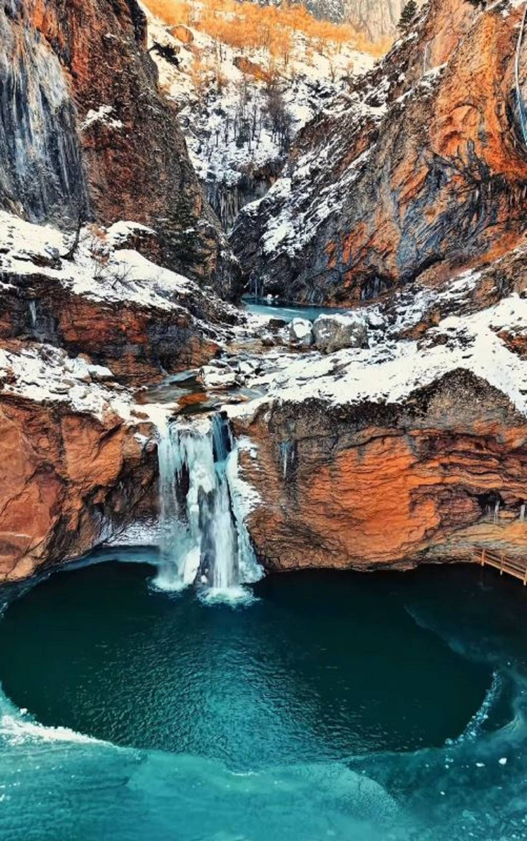 Torosların artık gizli olmayan cenneti: Konya'daki şelaleyi bir de kışın görün 11