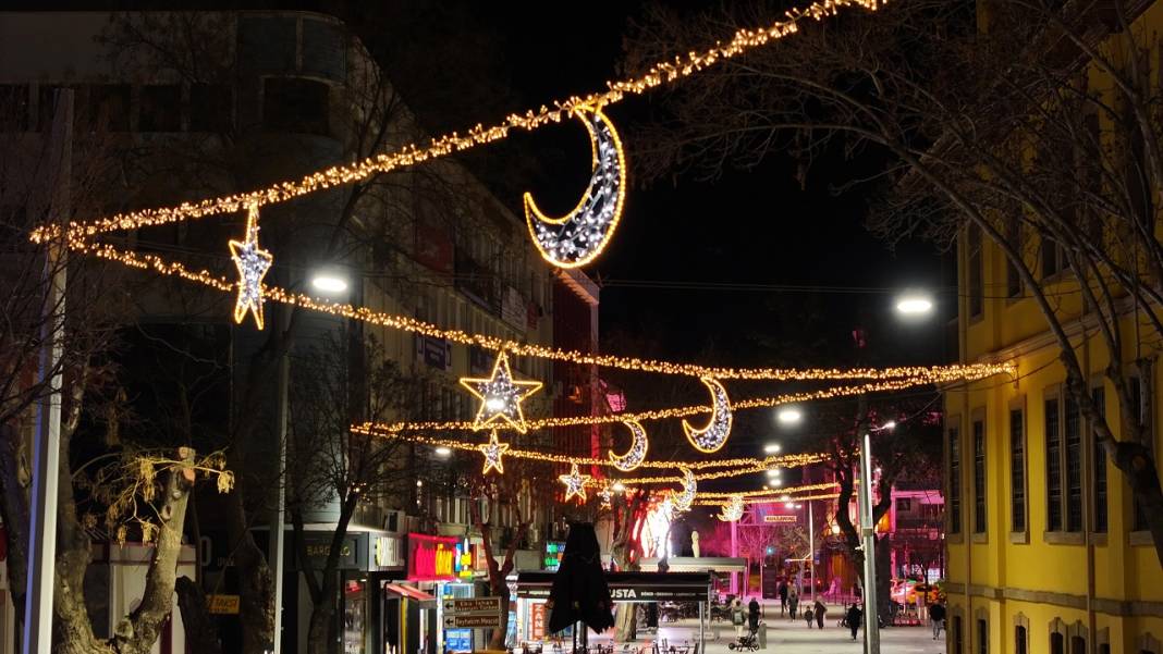 Konya Ramazan’ın bereketini ışıklarla karşılıyor! 7