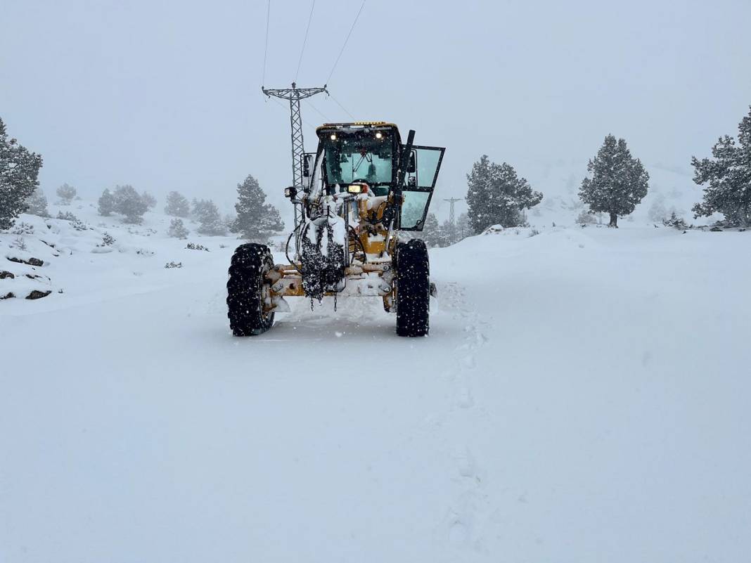 AKOM Konya'da karları kürüyor! 4