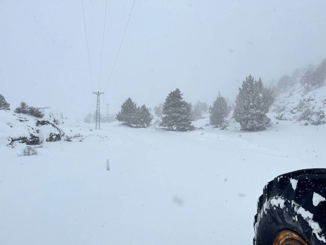 AKOM Konya'da karları kürüyor! 3