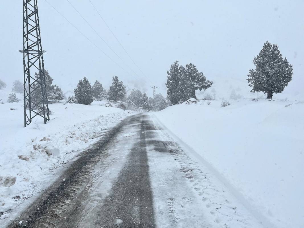 AKOM Konya'da karları kürüyor! 1